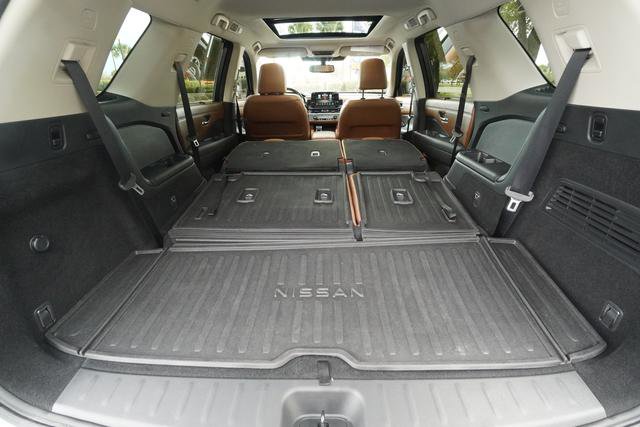 Used 2022 Nissan Pathfinder Platinum w/ Cargo Package image 36