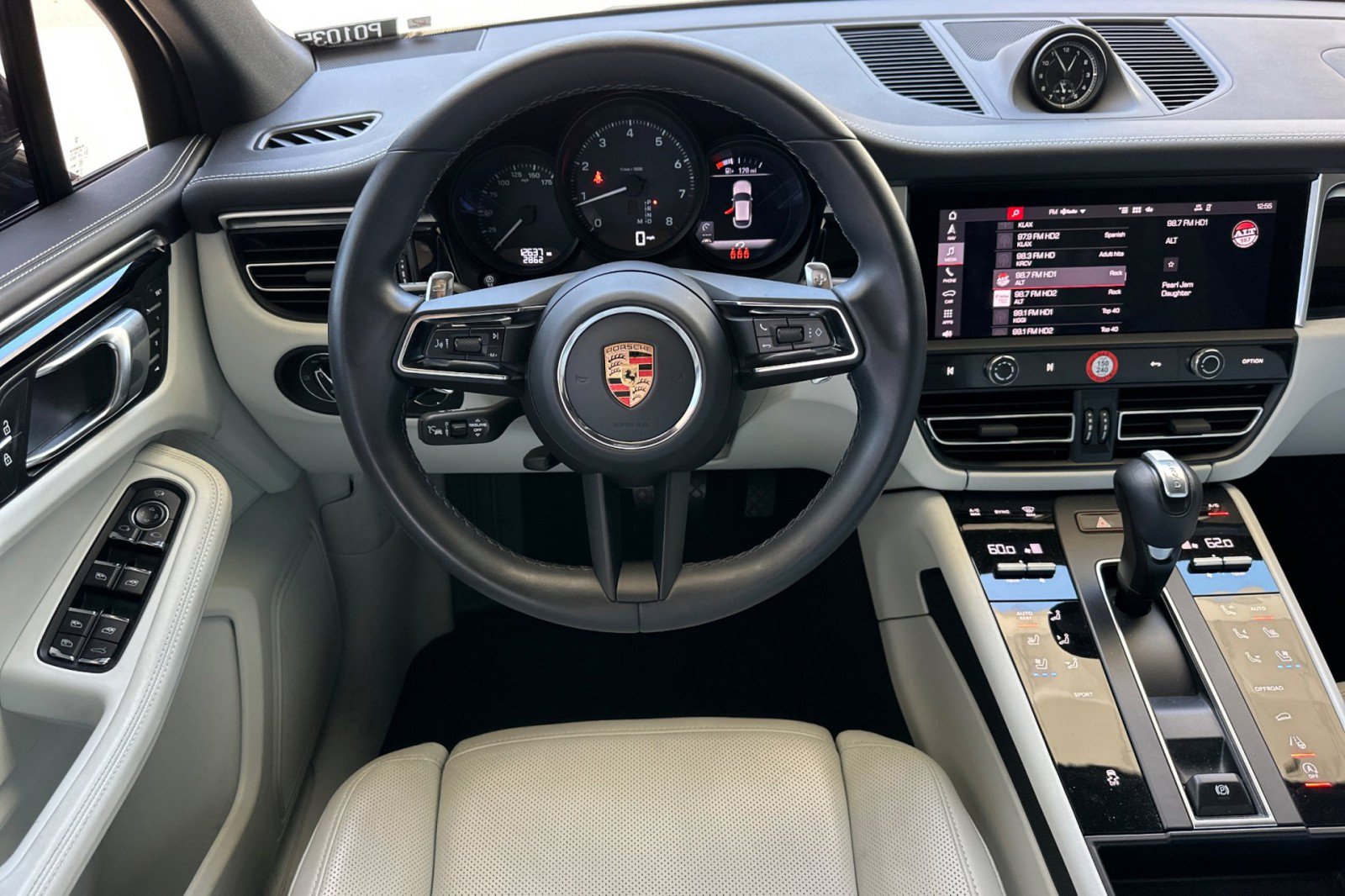 Certified 2023 Porsche Macan AWD/4WD image 14