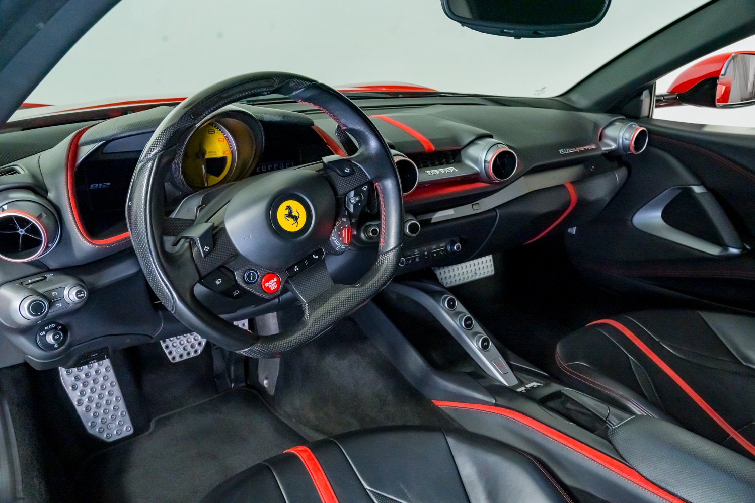 Used 2018 Ferrari 812 Superfast RWD image 18
