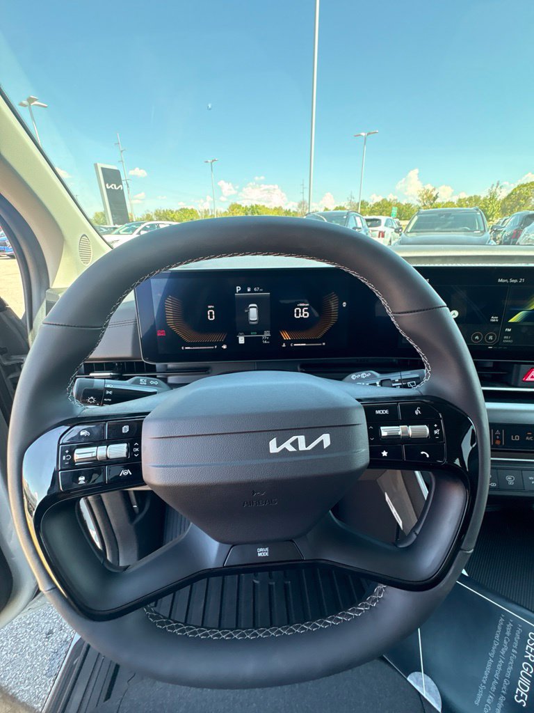 New 2027 Kia Carnival LX FWD image 12