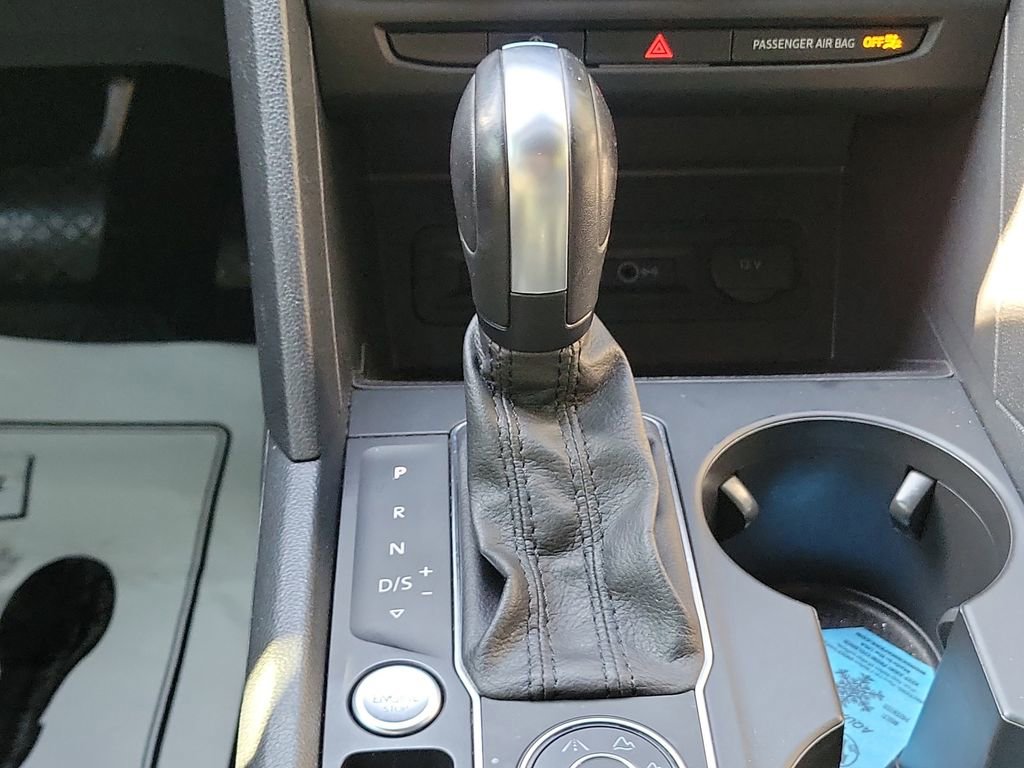 Used 2020 Volkswagen Atlas Cross Sport SE image 34