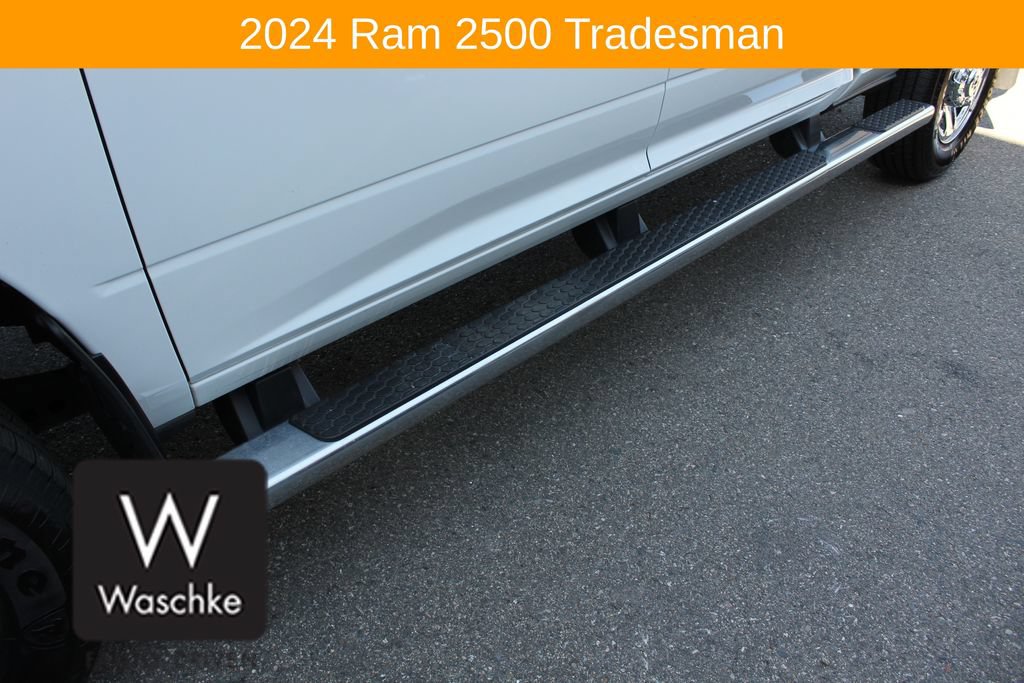 Used 2024 RAM 2500 Tradesman w/ Chrome Appearance Group AWD/4WD image 15