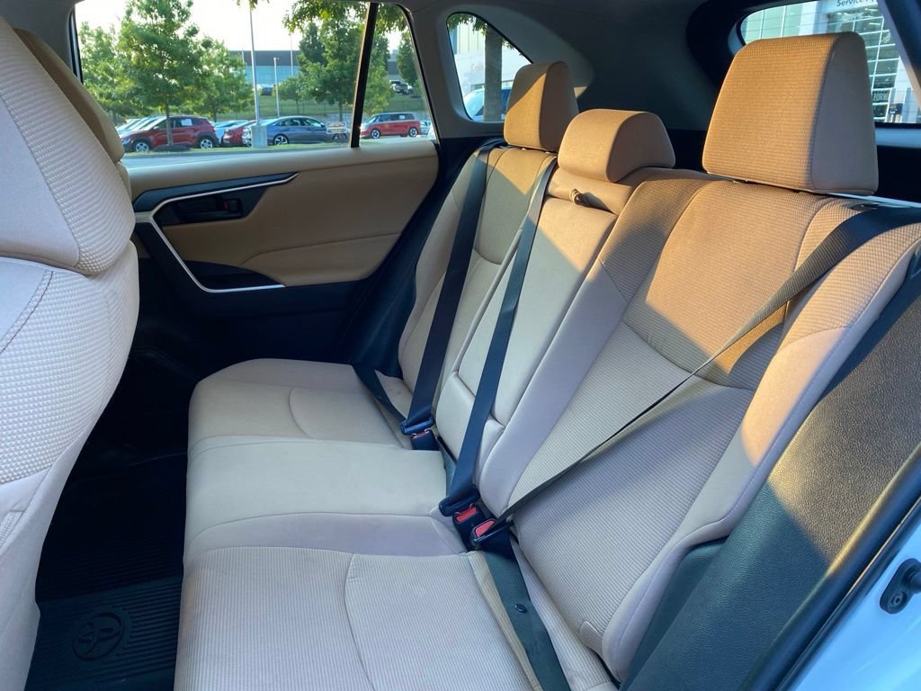 Used 2021 Toyota RAV4 LE AWD/4WD image 27