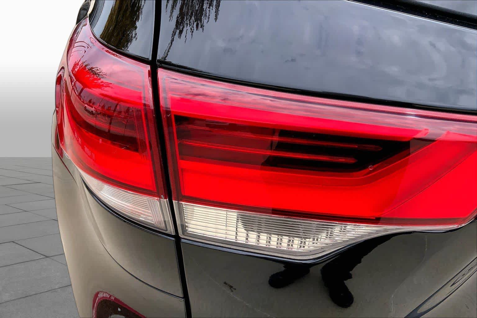 Used 2018 Toyota Highlander SE AWD/4WD image 28