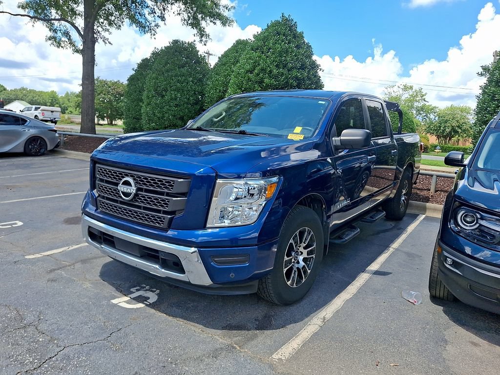 Used 2024 Nissan Titan SV w/ SV Convenience Package