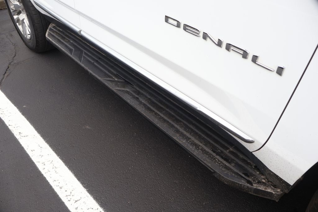 Used 2025 GMC Yukon Denali AWD/4WD image 9