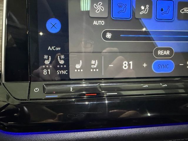 Used 2024 Volkswagen Atlas SEL Premium R-Line image 18