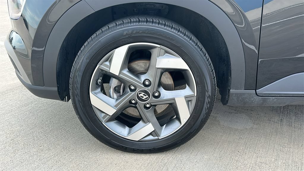 Used 2025 Hyundai Venue SEL FWD image 7