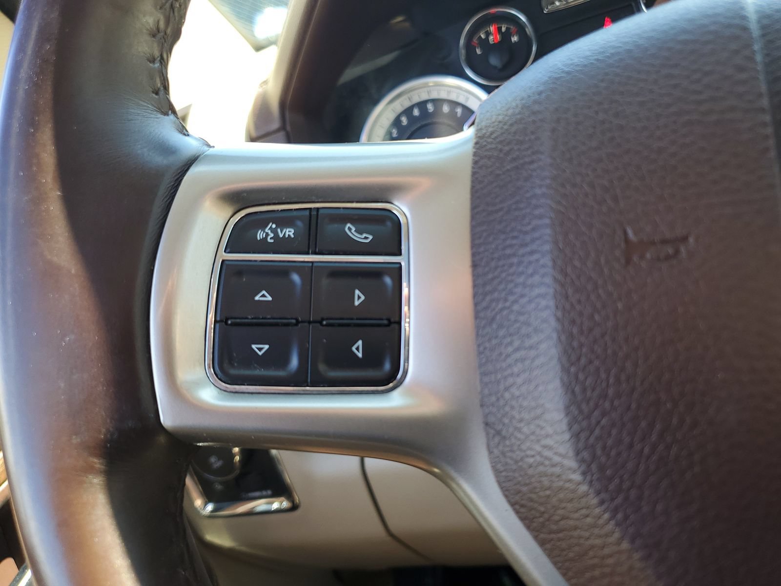 Used 2016 RAM 1500 Laramie w/ Convenience Group AWD/4WD image 21