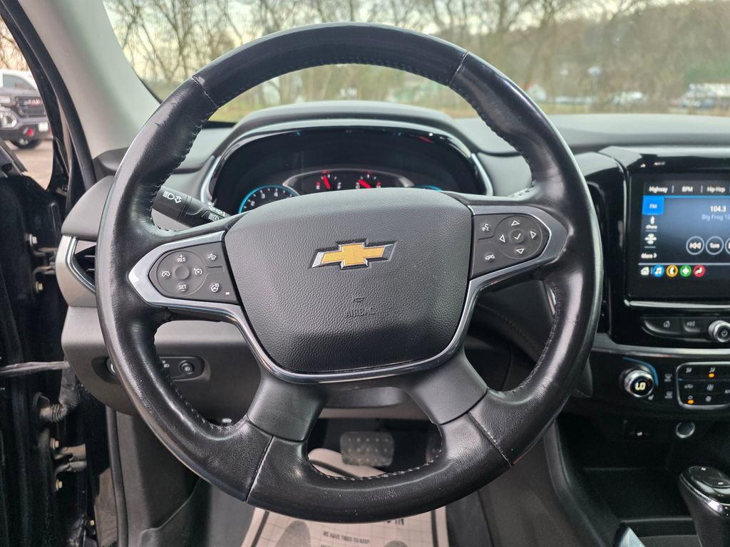 Used 2020 Chevrolet Traverse LT w/ LPO, Blackout Package image 3