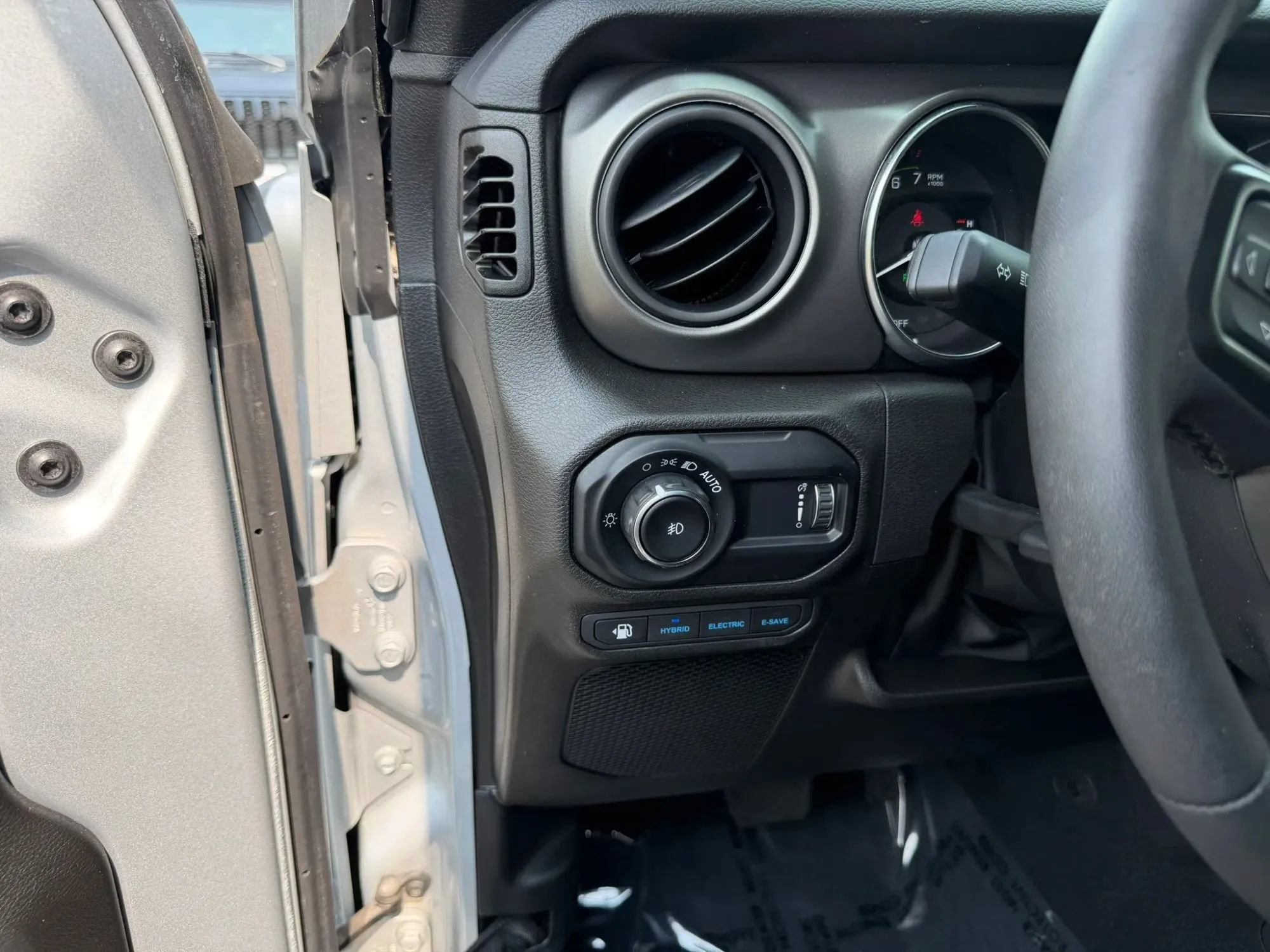 Used 2023 Jeep Wrangler Unlimited w/ Cold Weather Group AWD/4WD image 10