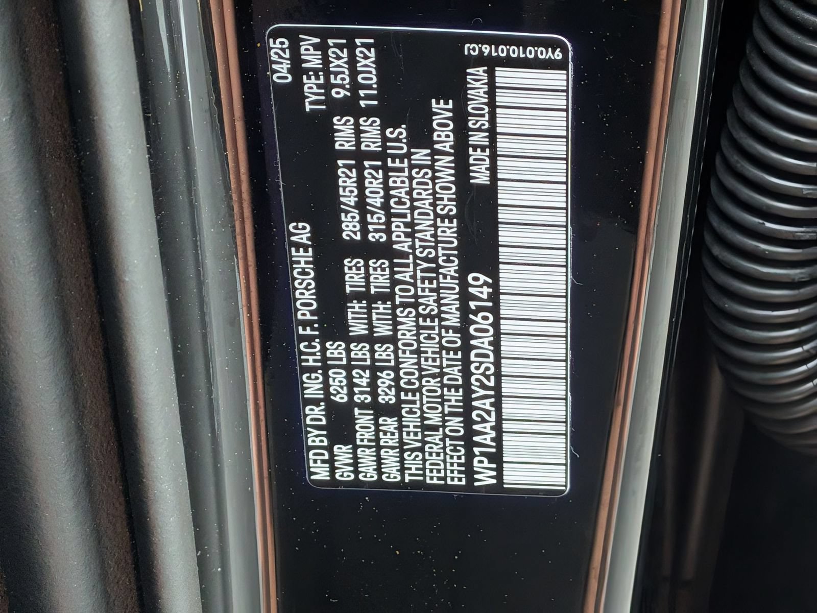 Certified 2025 Porsche Cayenne AWD/4WD image 28
