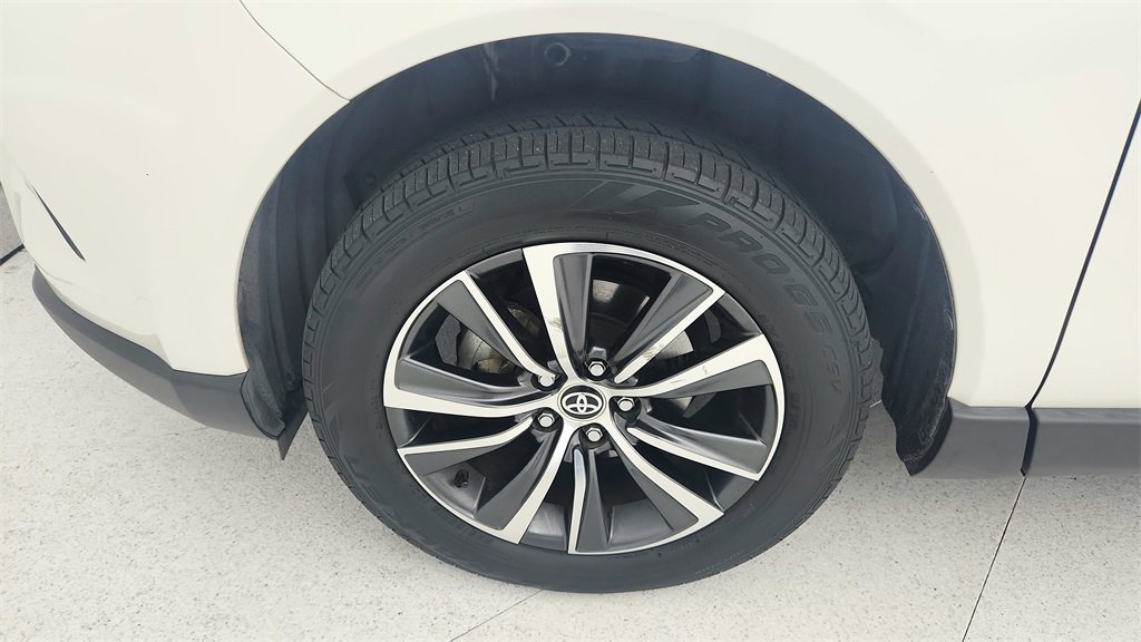 Used 2021 Toyota Venza LE image 28