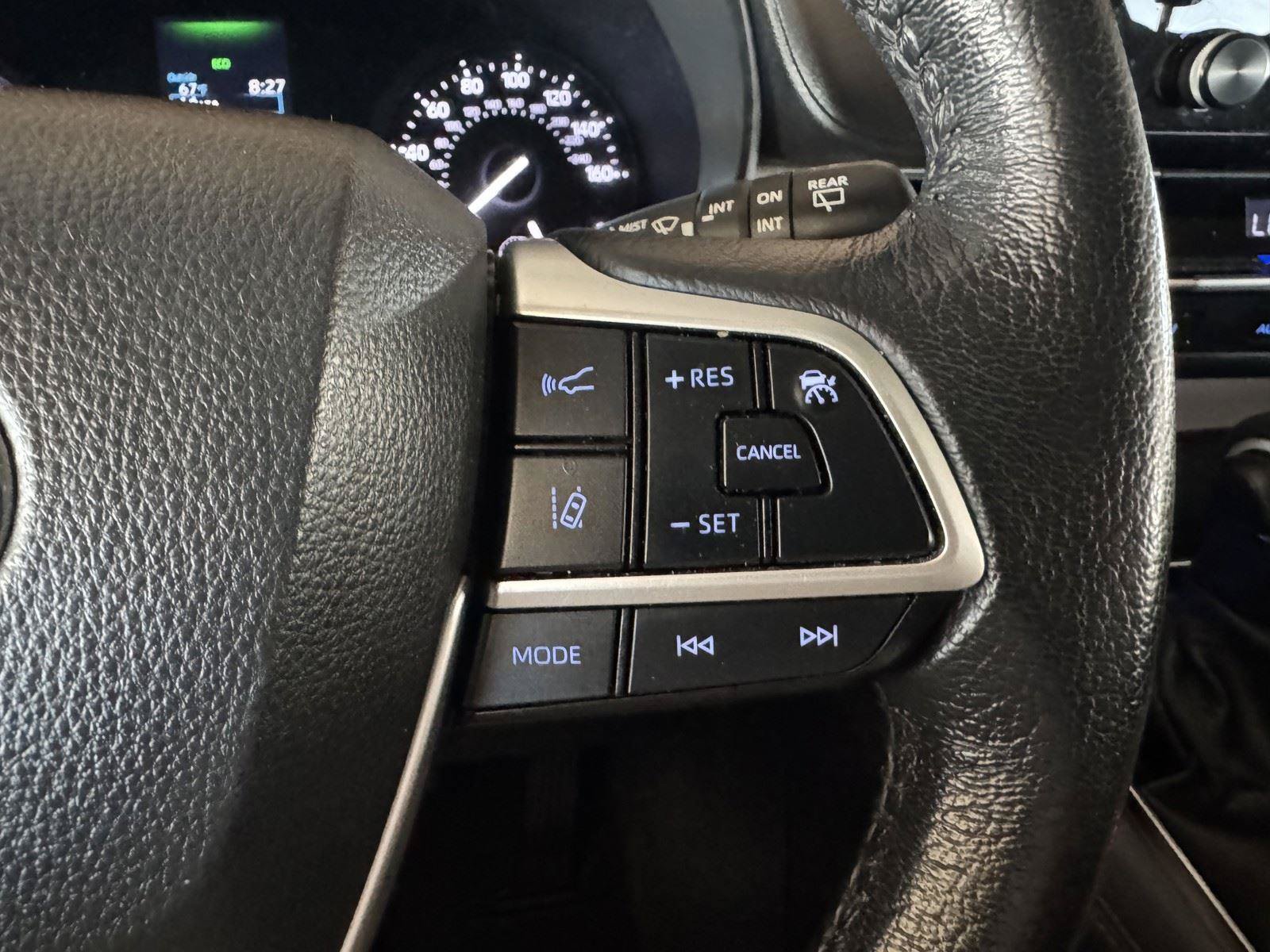 Used 2024 Toyota Sienna XLE FWD image 19