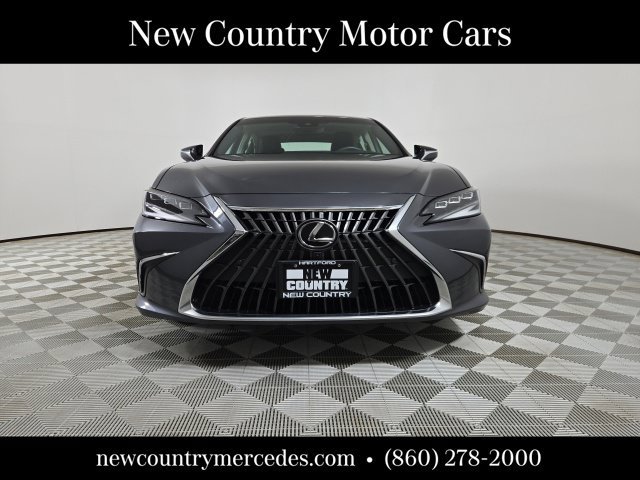 Used 2023 Lexus ES 300h Ultra Luxury w/ Accessory Package (Z2) FWD image 2