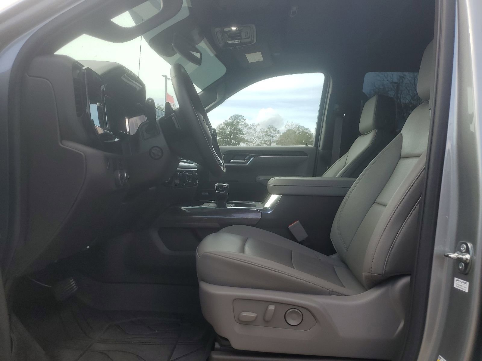 Certified 2025 Chevrolet Silverado 1500 LTZ w/ LTZ Convenience Package II image 8