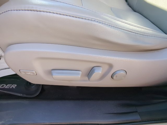 Used 2018 Toyota Highlander XLE AWD/4WD image 11