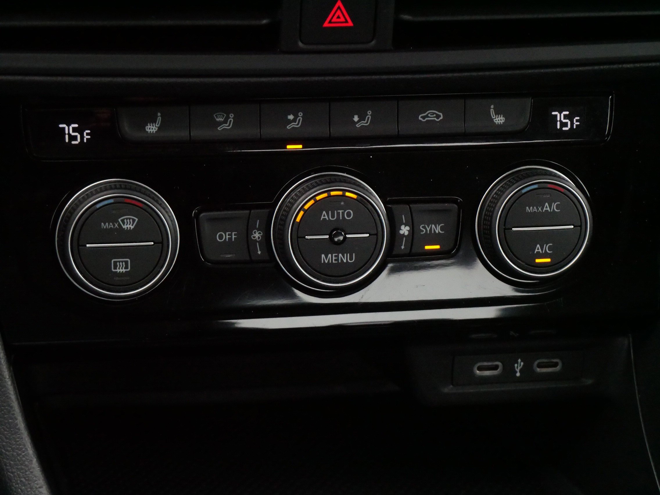 Certified 2024 Volkswagen Jetta SE image 23