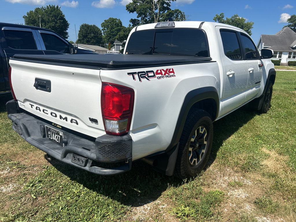 Used 2017 Toyota Tacoma TRD Off-Road AWD/4WD image 7