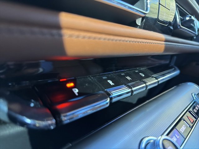 Used 2023 Lincoln Aviator Reserve w/ Equipment Group 201A image 17