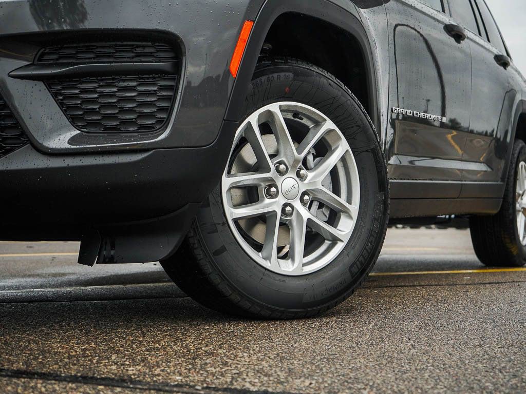 New 2025 Jeep Grand Cherokee Laredo X w/ Luxury Tech Group I image 5