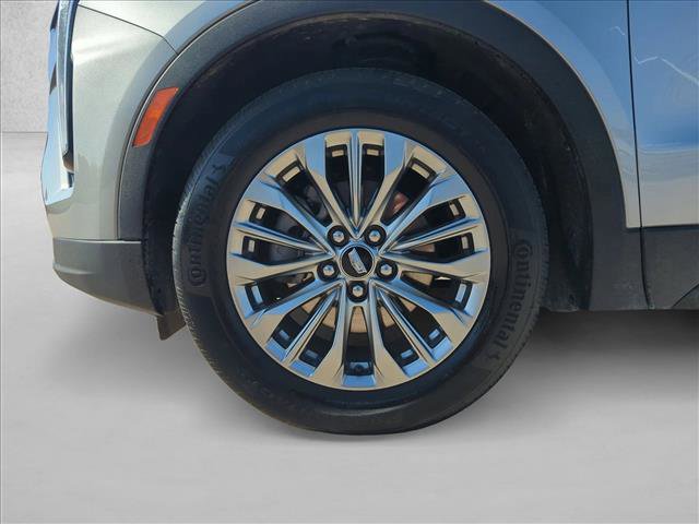 Used 2025 Cadillac XT4 Premium Luxury image 23