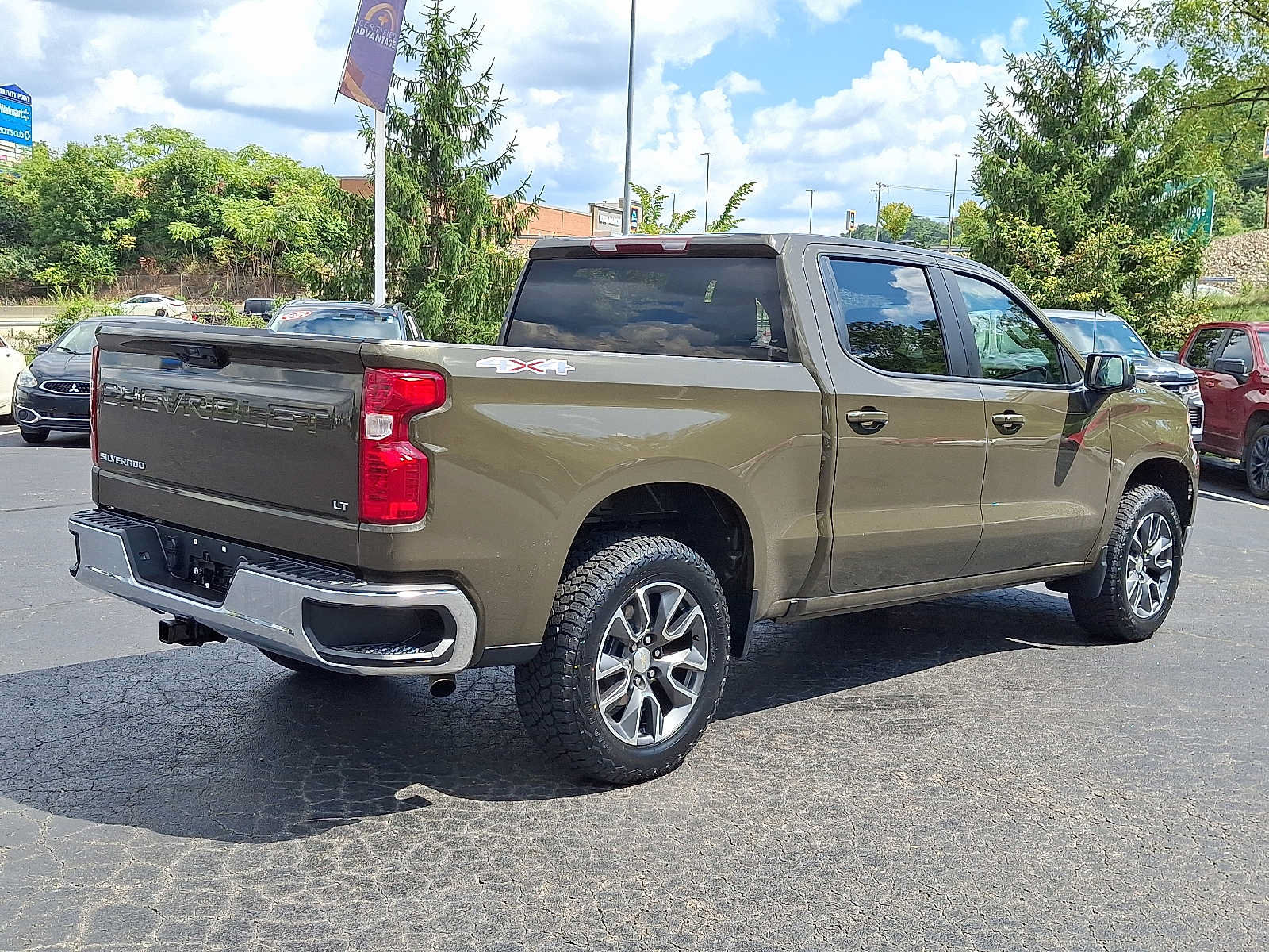 Used 2023 Chevrolet Silverado 1500 LT AWD/4WD image 6