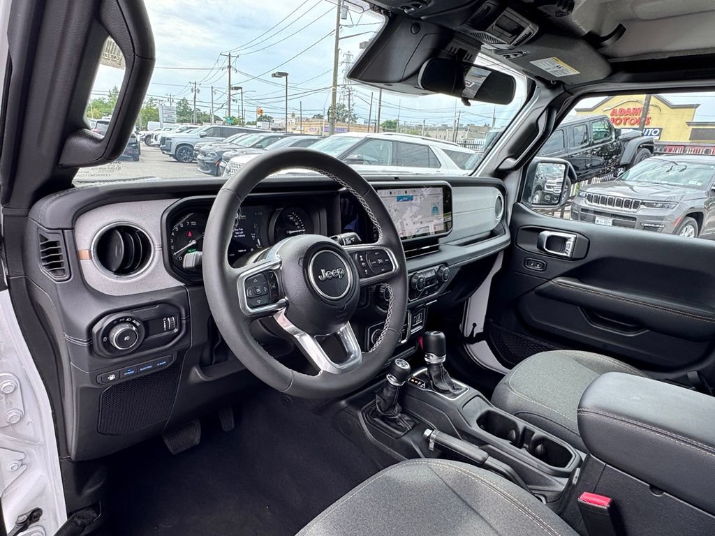 Certified 2025 Jeep Wrangler Unlimited Sahara AWD/4WD image 12