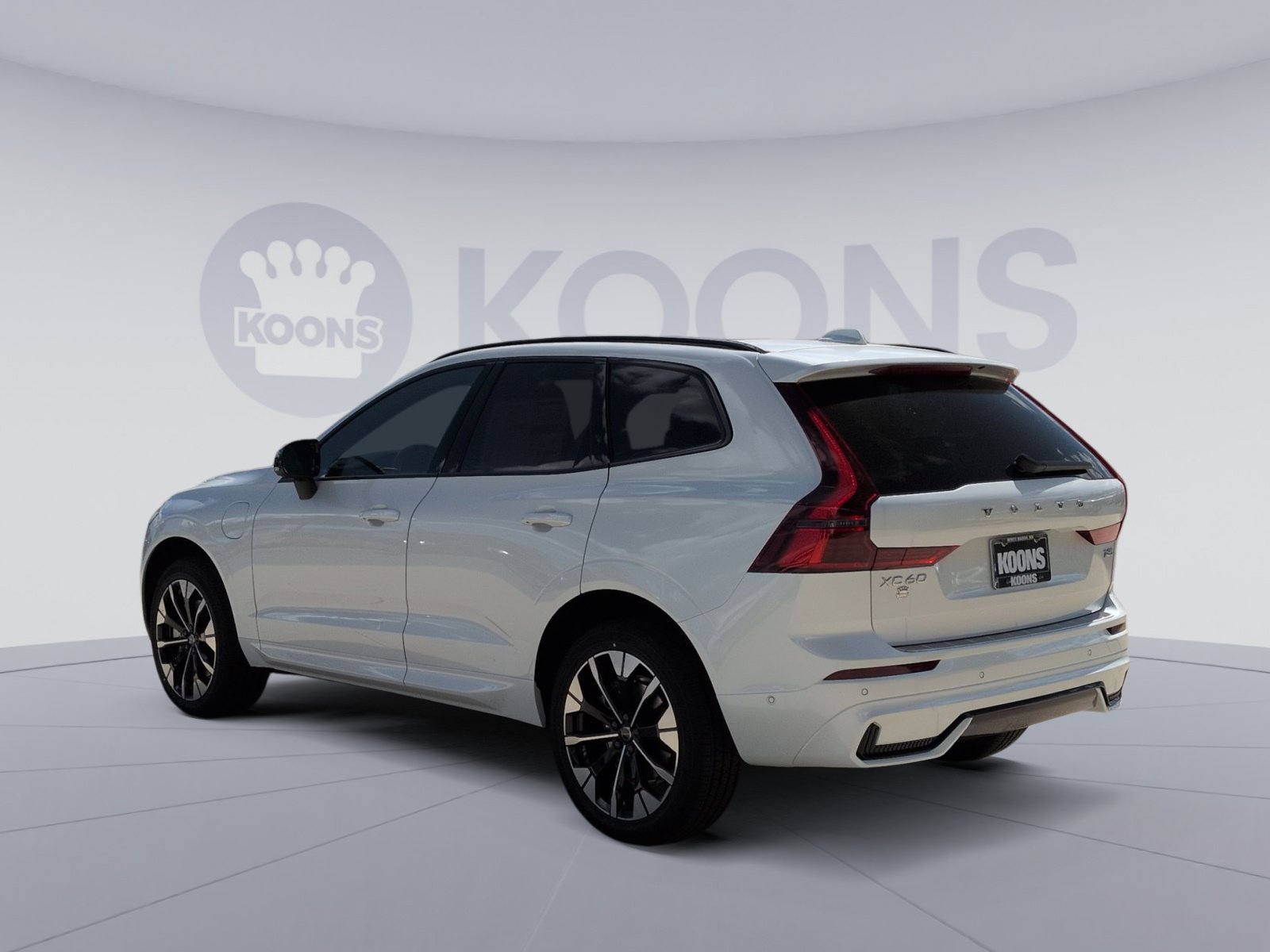 New 2026 Volvo XC60 T8 Plus w/ Protection Package Premier AWD/4WD image 4