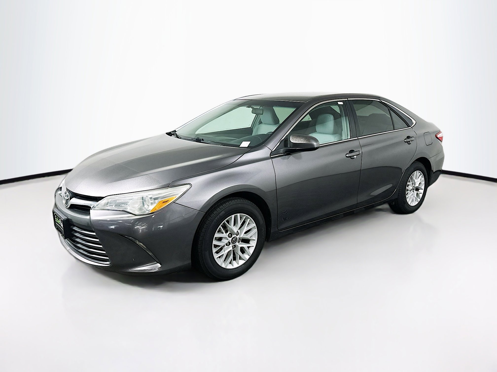 Used 2016 Toyota Camry LE FWD image 3