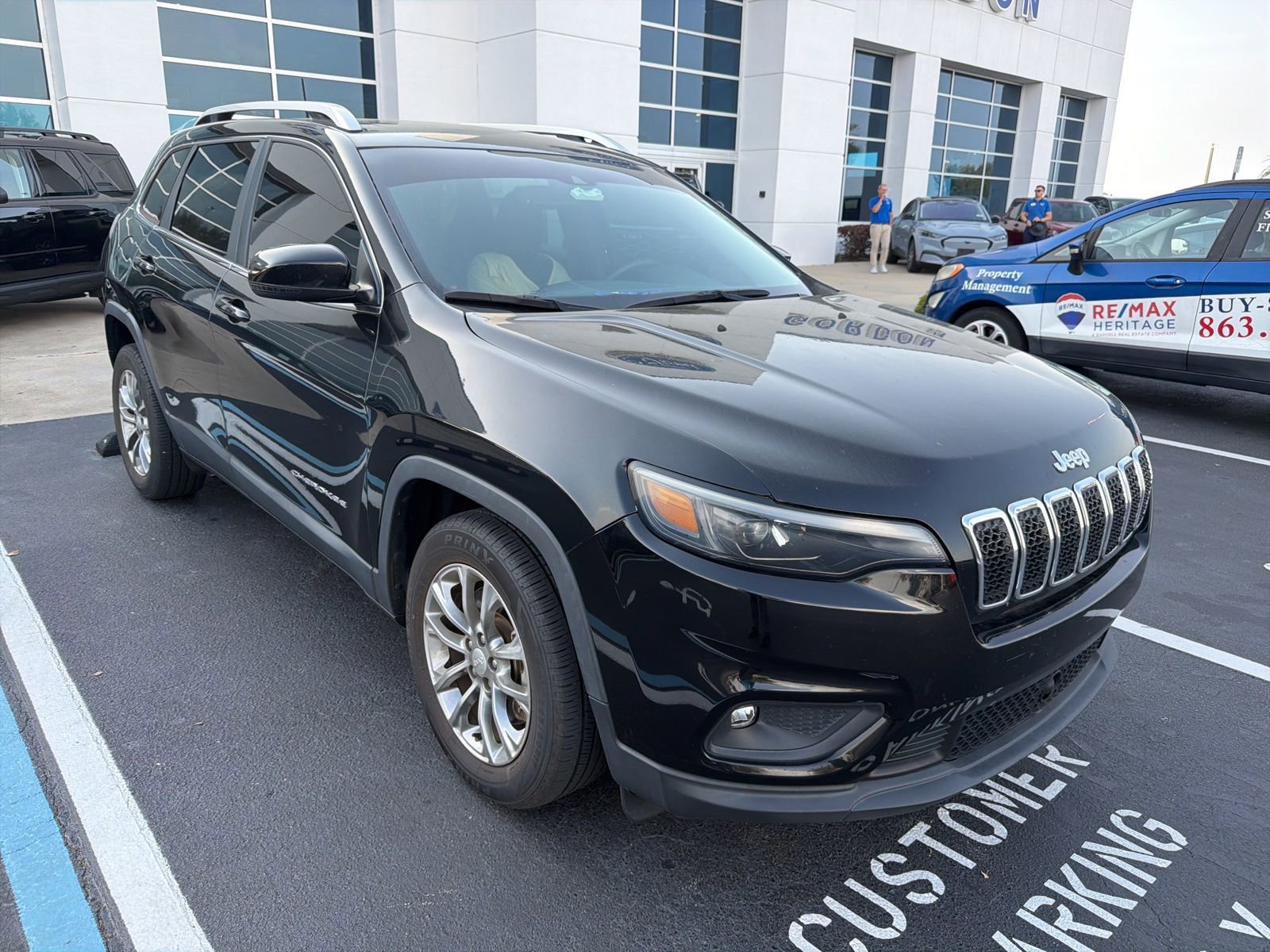 Used 2021 Jeep Cherokee Latitude Lux w/ Sun & Sound Group FWD image 1