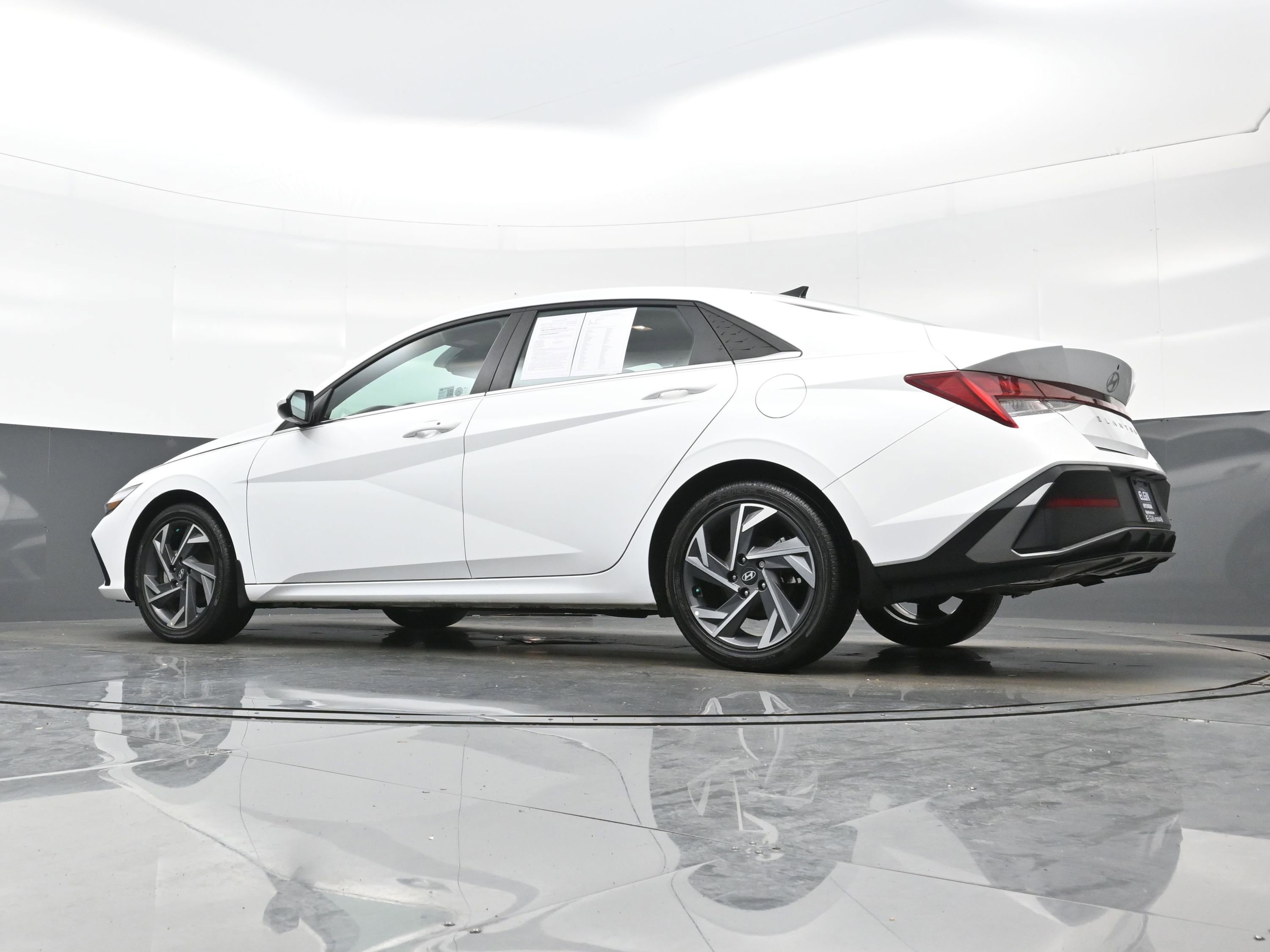 Certified 2025 Hyundai Elantra SEL FWD image 28