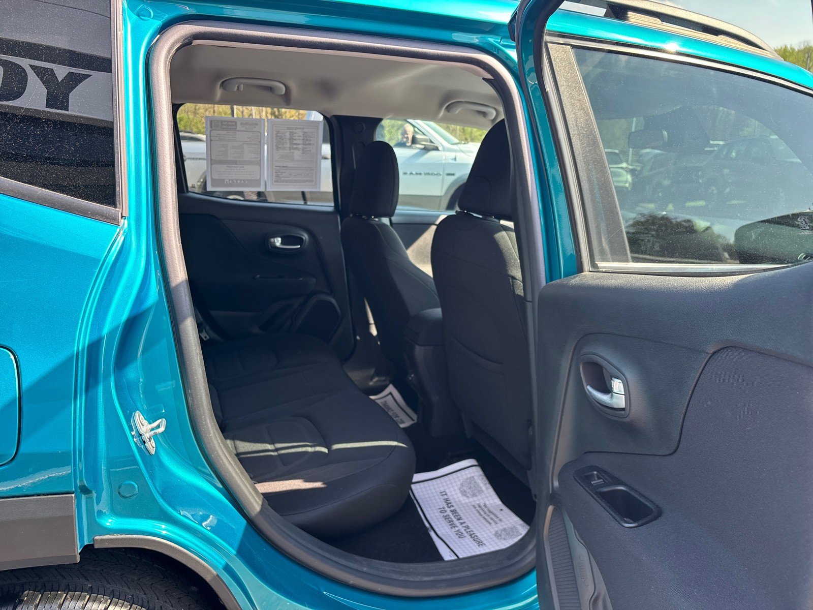 Used 2019 Jeep Renegade Latitude image 39