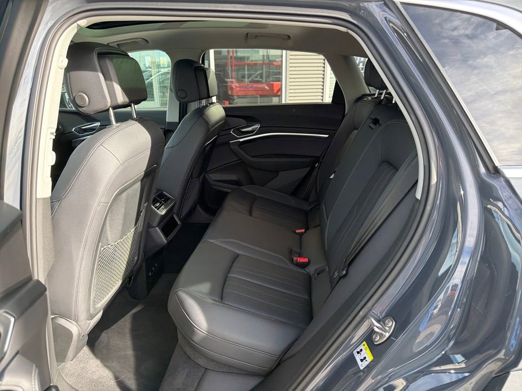 Used 2024 Audi Q8 e-tron Premium Plus w/ Premium Plus Package image 12