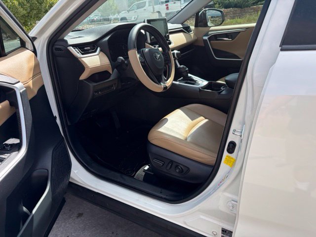 Used 2019 Toyota RAV4 Limited FWD image 13