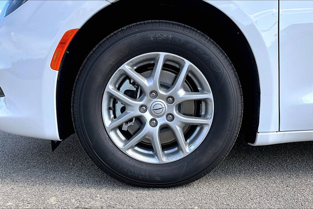 New 2025 Chrysler Voyager LX FWD image 10