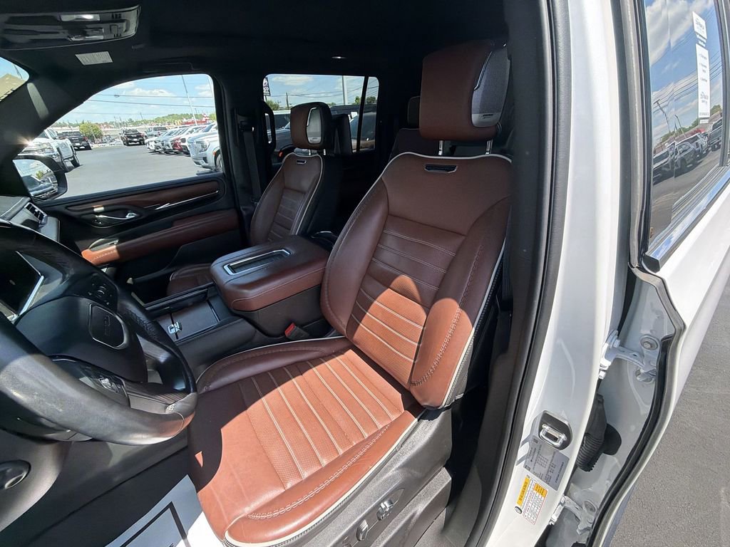 Used 2023 GMC Yukon XL Denali Ultimate AWD/4WD image 17