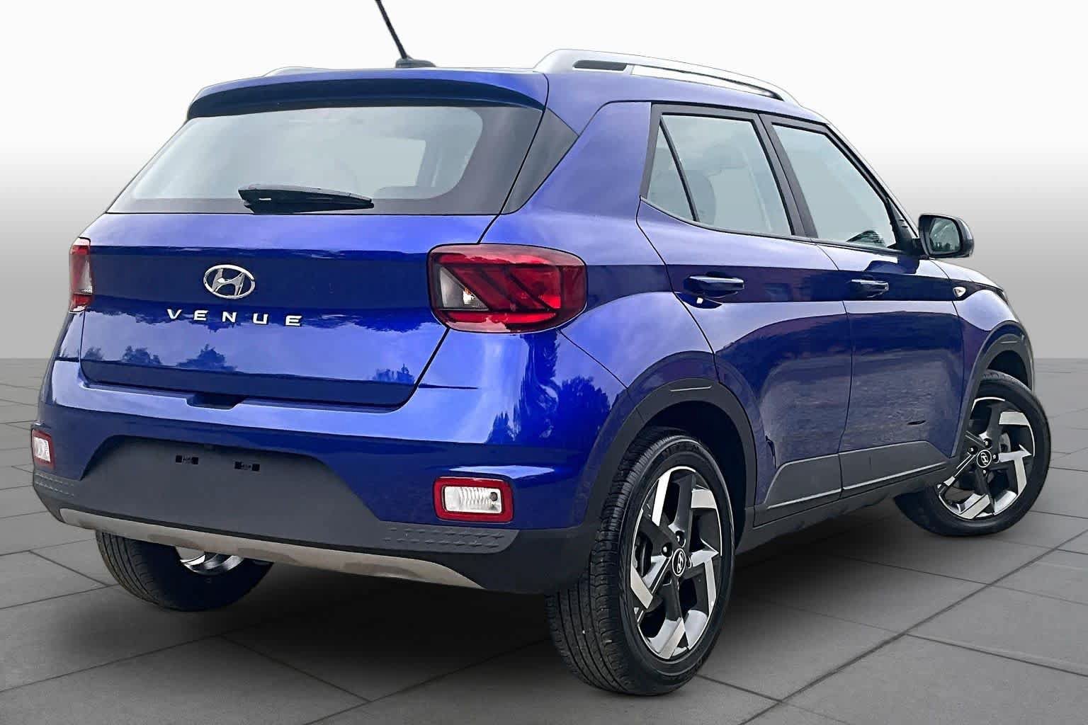 Used 2026 Hyundai Venue SEL FWD image 13