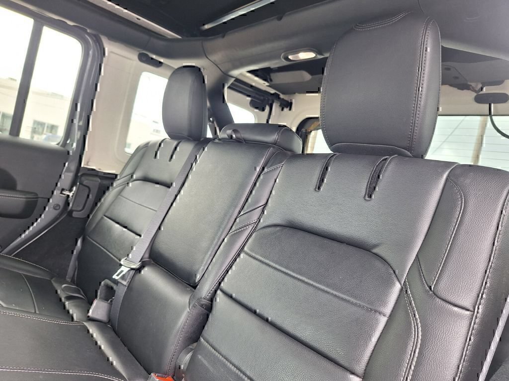 Used 2021 Jeep Wrangler Unlimited Sahara w/ Safety Group AWD/4WD image 23