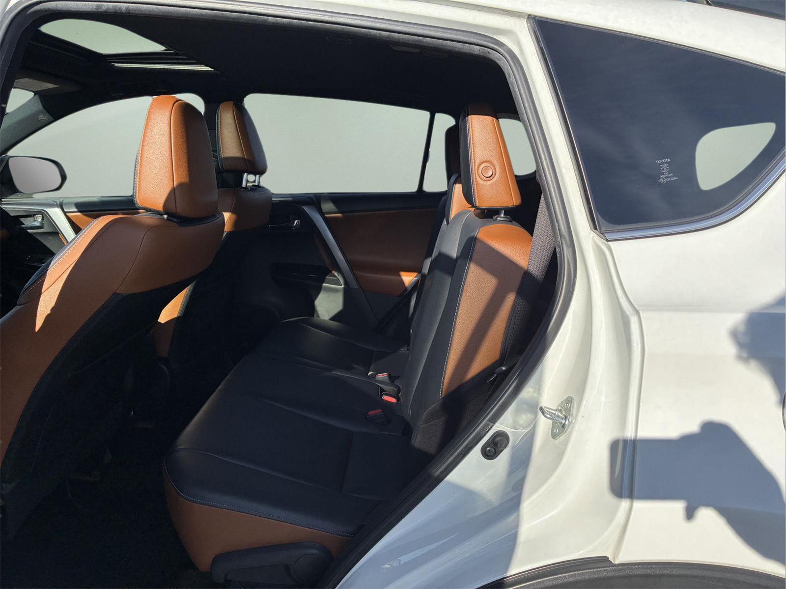 Used 2018 Toyota RAV4 SE w/ Power Extra Value Package AWD/4WD image 31