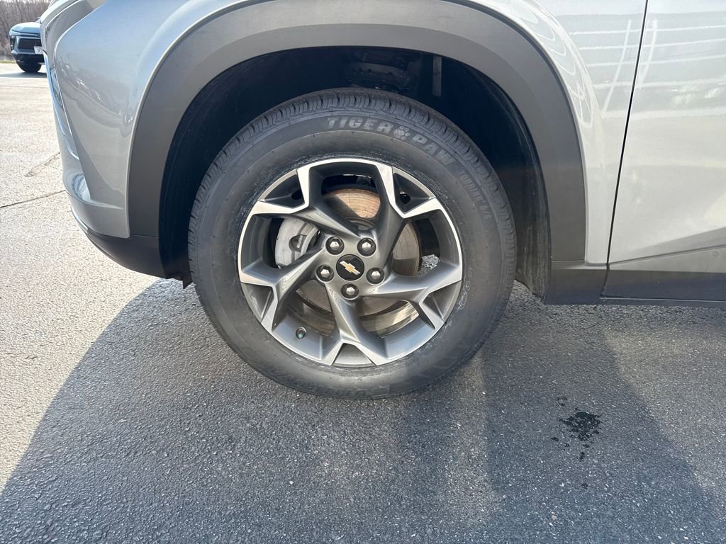 Certified 2024 Chevrolet Trax LT w/ Driver Confidence Package image 29