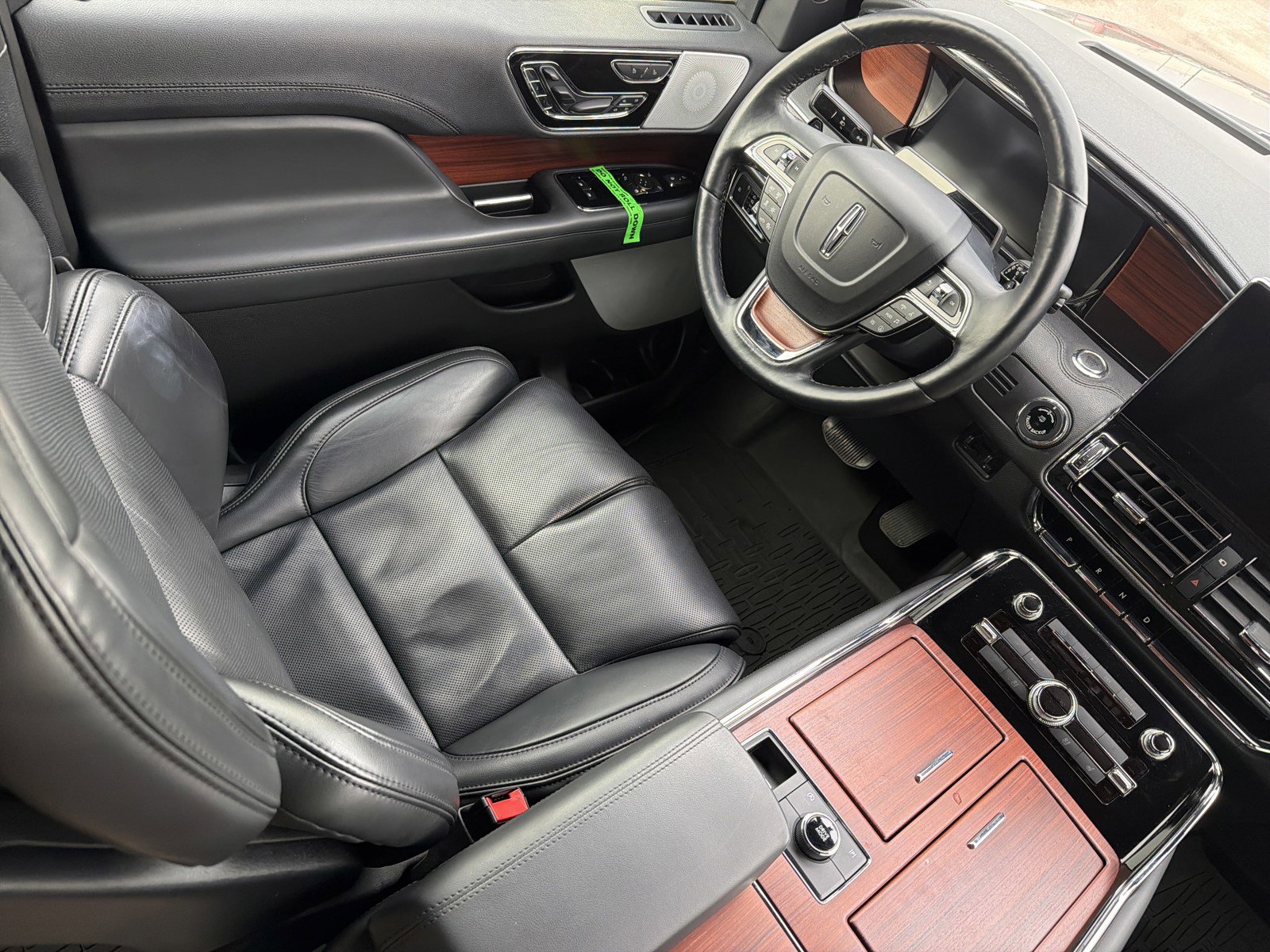 Used 2024 Lincoln Navigator L Reserve image 9