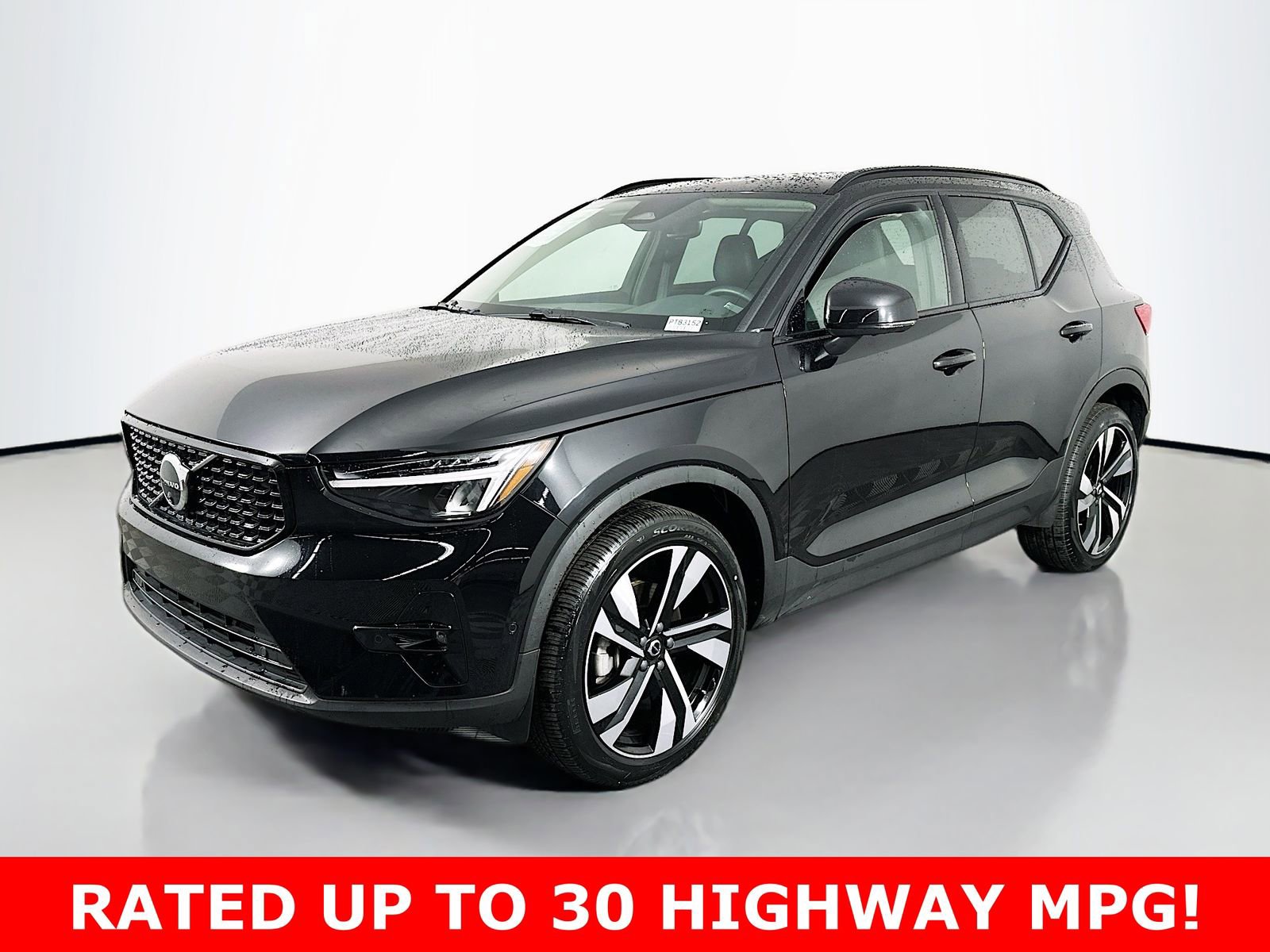 Used 2025 Volvo XC40 B5 Plus image 3