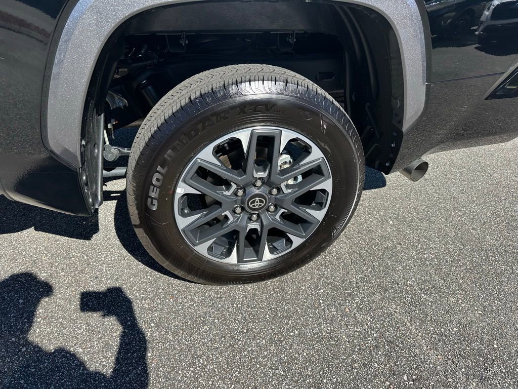 Used 2025 Toyota Tundra Limited image 9
