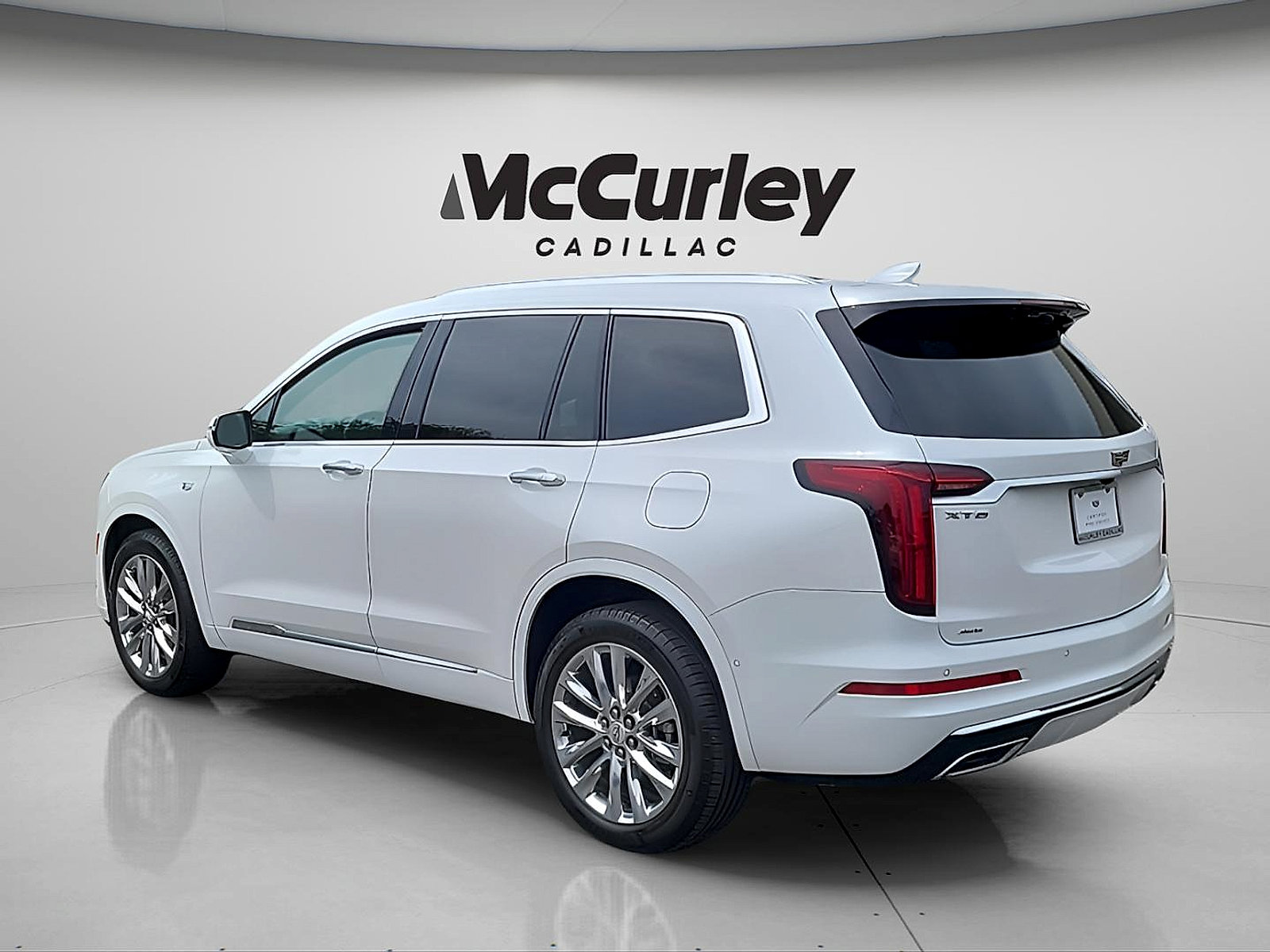 Certified 2024 Cadillac XT6 Premium Luxury w/ Technology Package AWD/4WD image 5