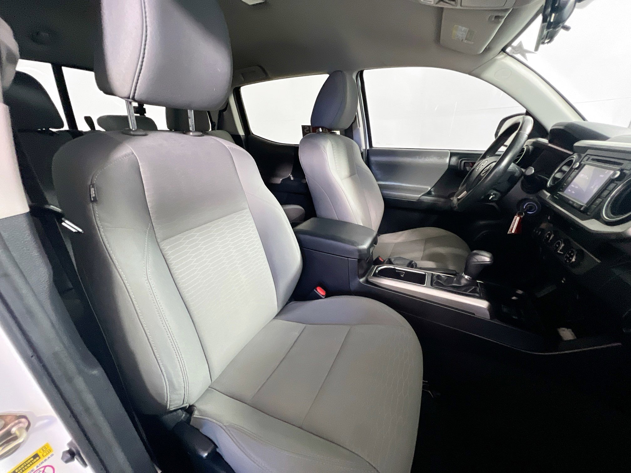 Used 2016 Toyota Tacoma SR5 w/ Towing Package image 30