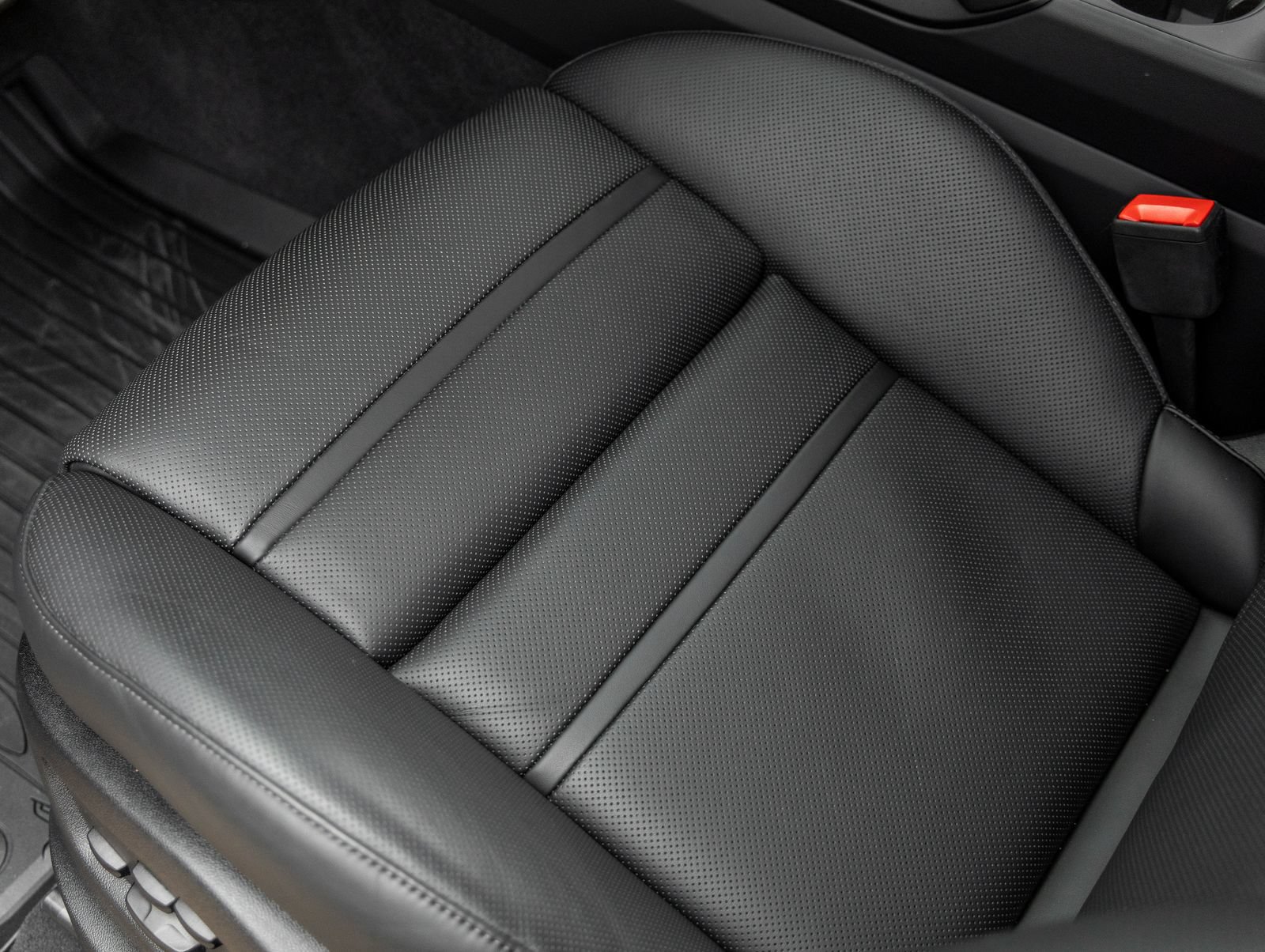 New 2025 Porsche Cayenne Turbo AWD/4WD image 22