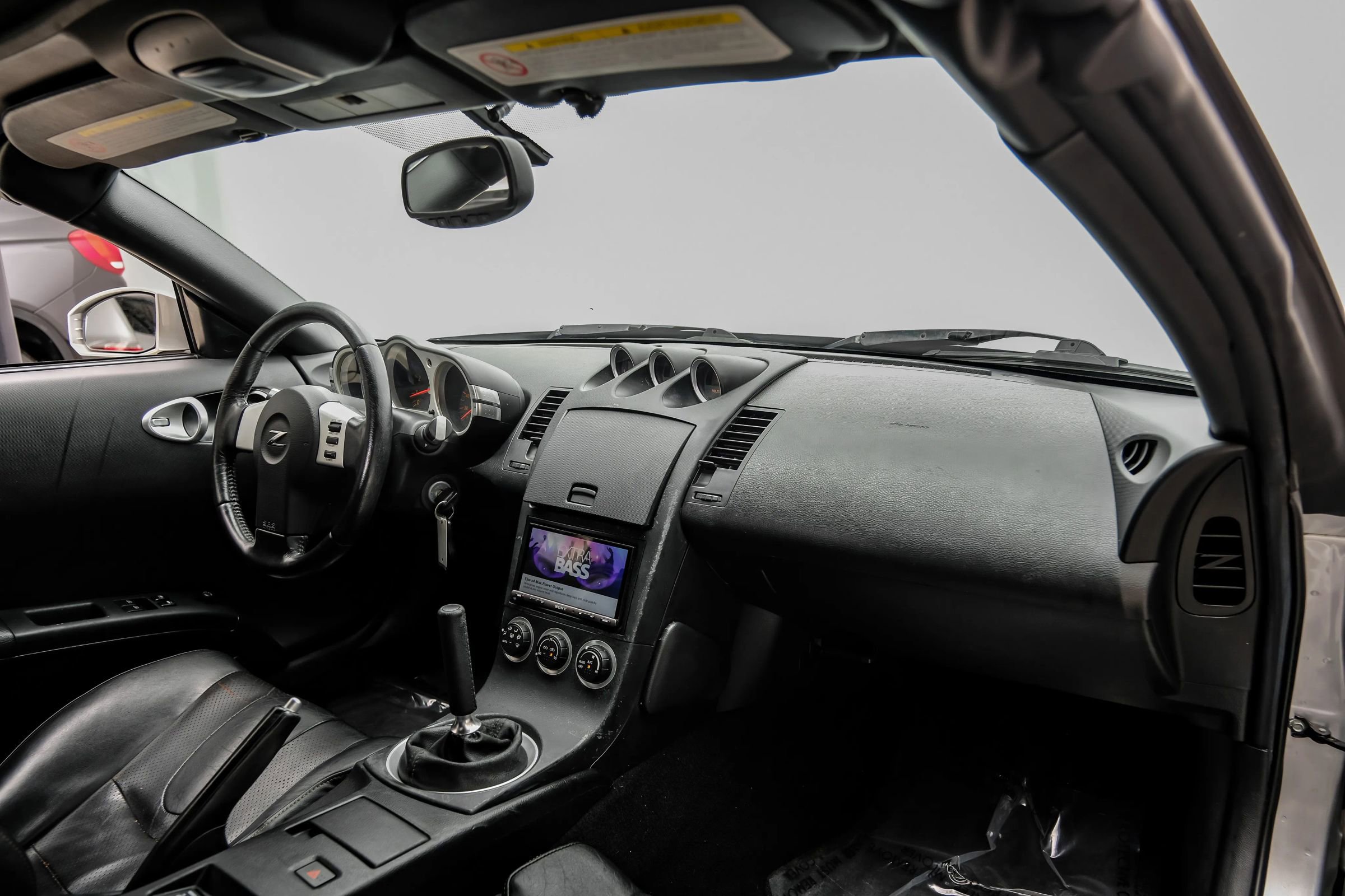 Used 2005 Nissan 350Z Touring RWD image 14
