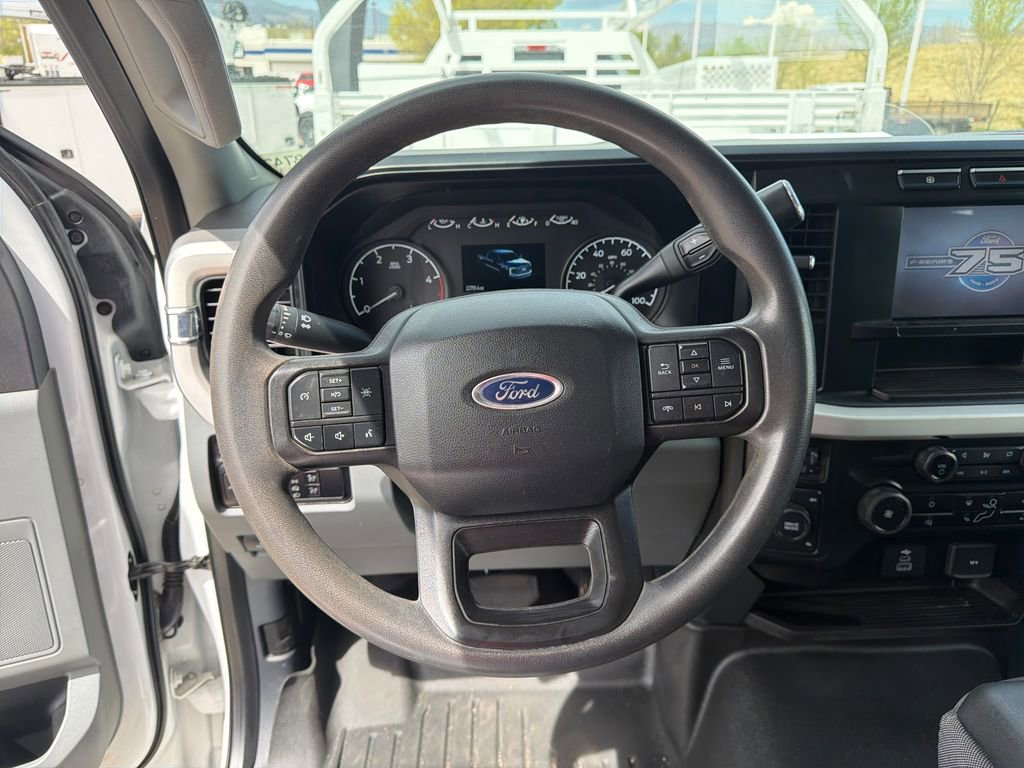 Used 2023 Ford F550 4x4 Regular Cab Super Duty image 14