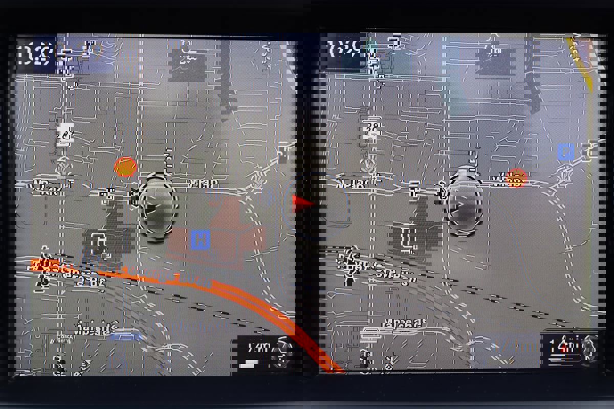 Used 2017 Mercedes-Benz SL 550 w/ Driver Assistance Package image 21